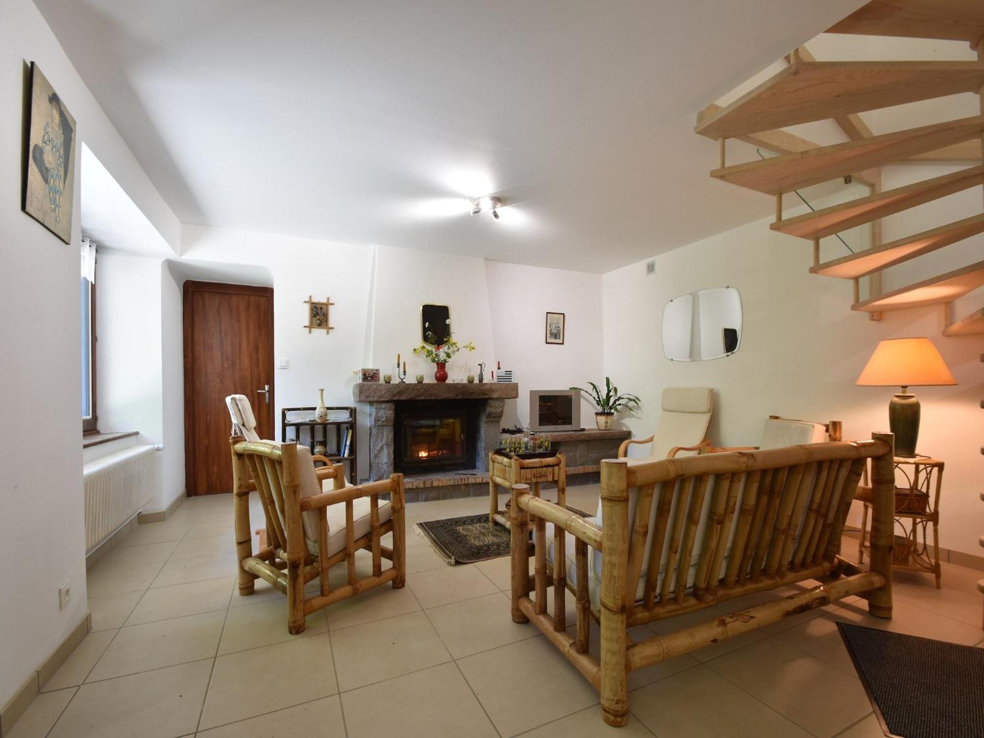 Superb Holiday Home With Private Garden Yvias Екстериор снимка